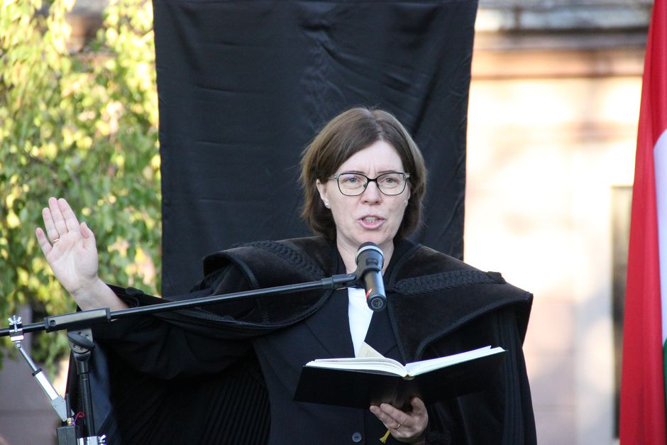 Vecsey Katalin református lelkész és Huszár Lőrinc plébános mondott áldást a történelmi egyházak részéről
