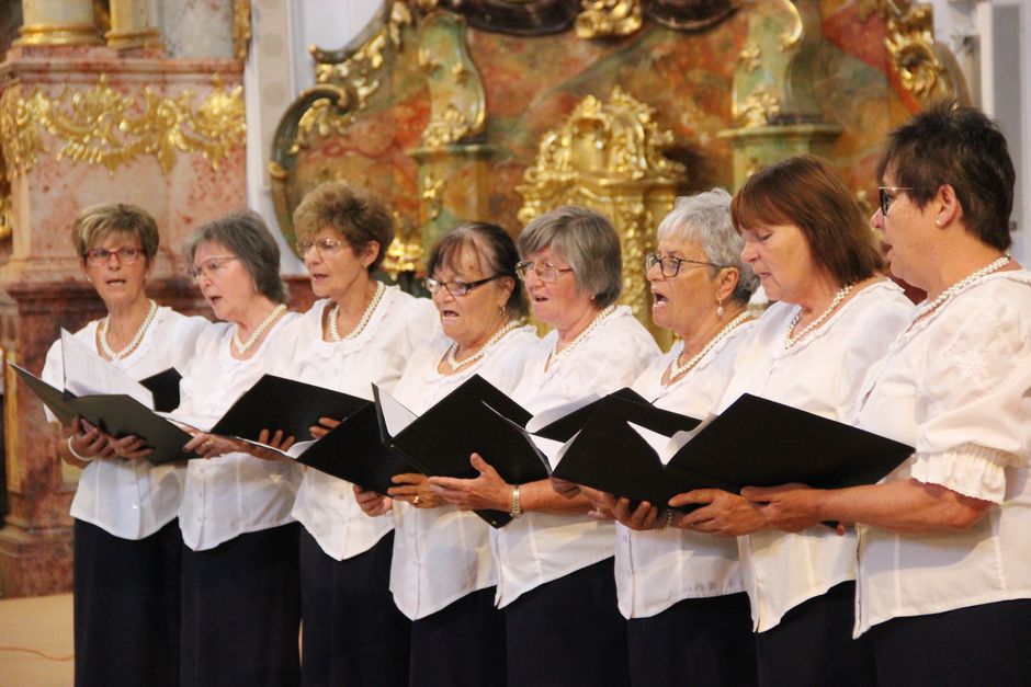 A szentkirályszabdjai Szent István Népdalkör repertoárjában öt dal is szerepelt